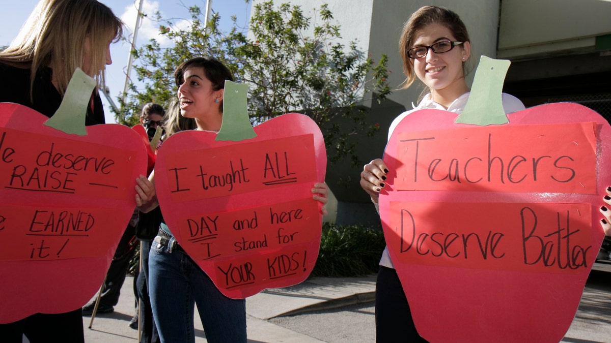 Teachers protesting low wages