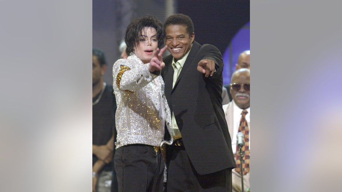 Michael Jackson and Jermaine Jackson on stage togehter