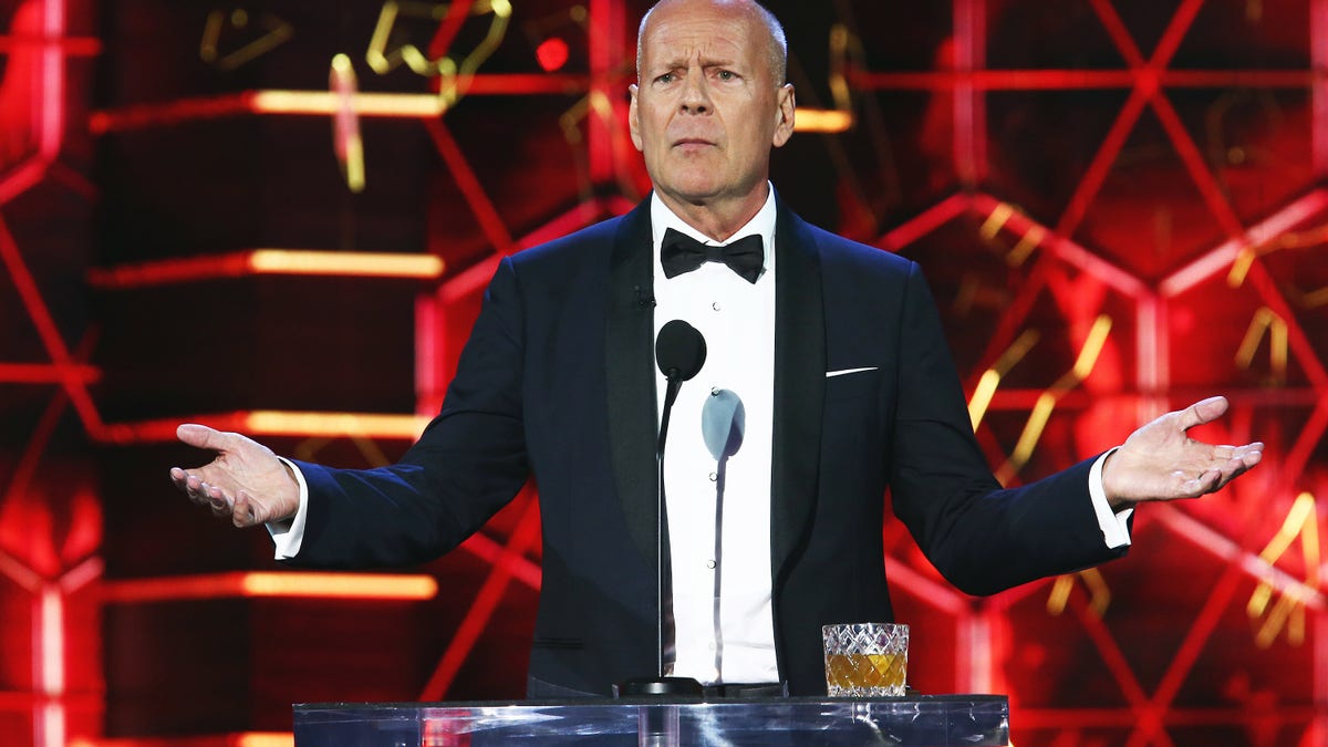 bruce willis speaking from podium during comedy central roast closing monologue