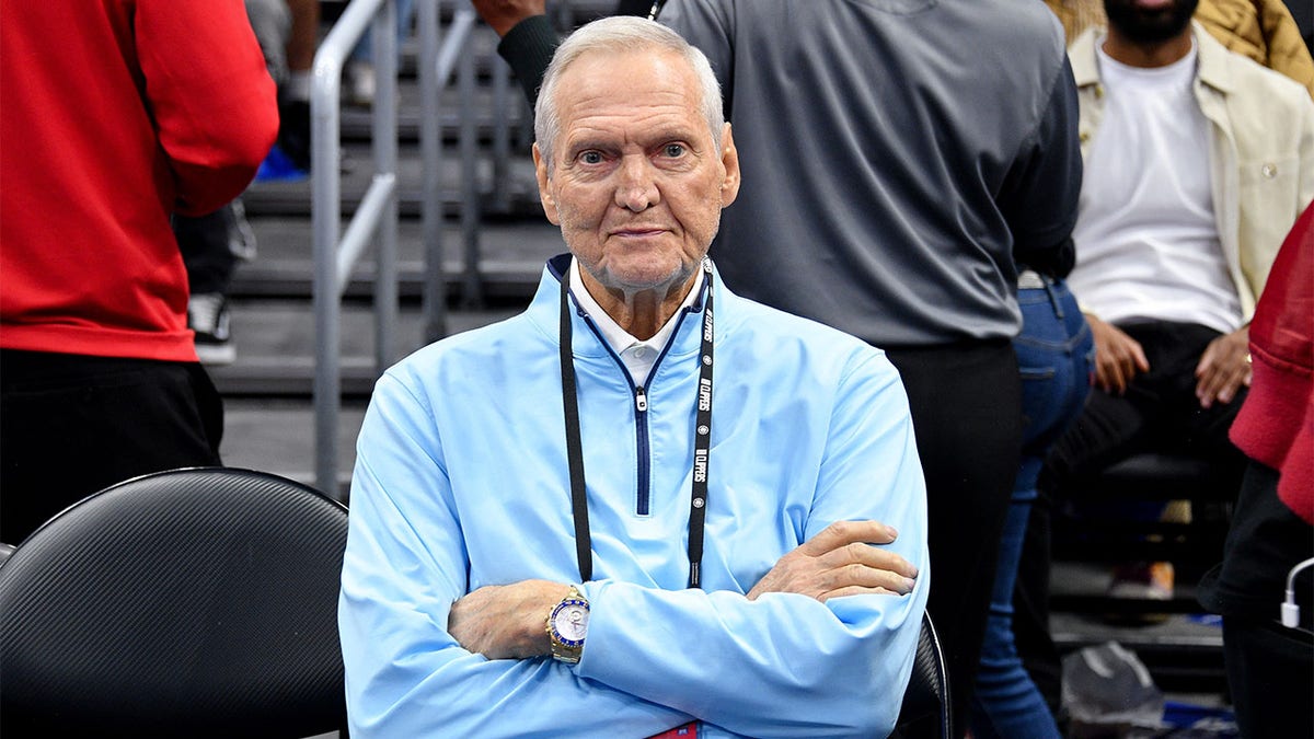 Jerry West attends a Clippers game