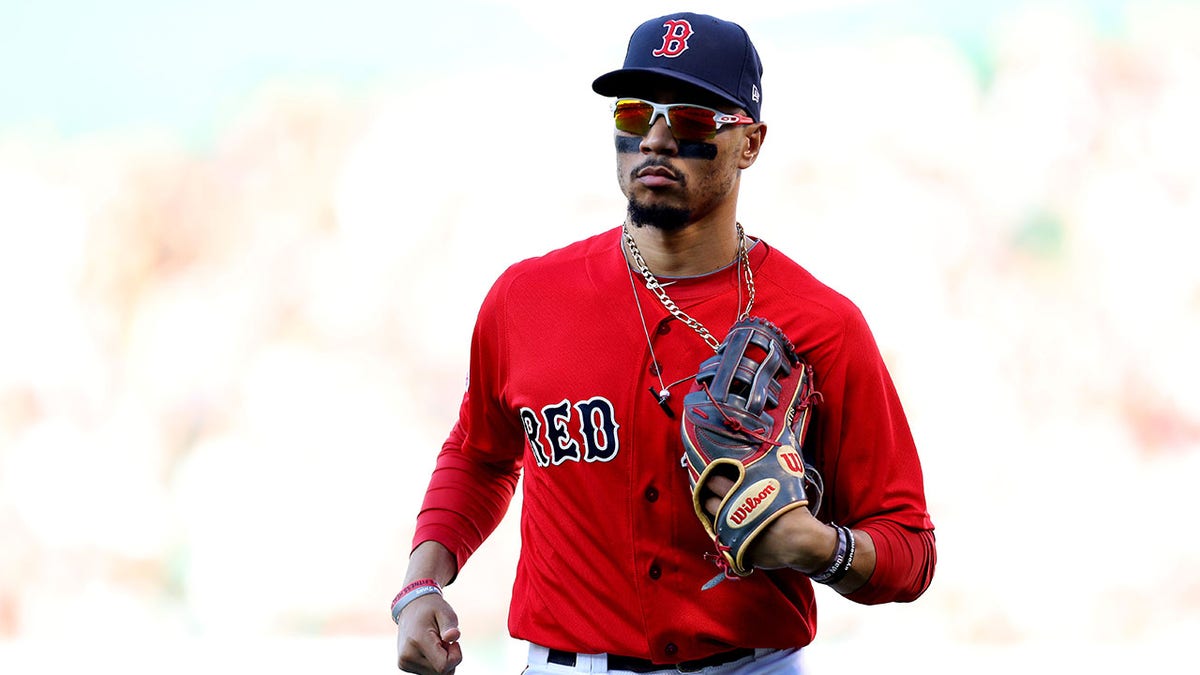 Mookie betts shop red jersey