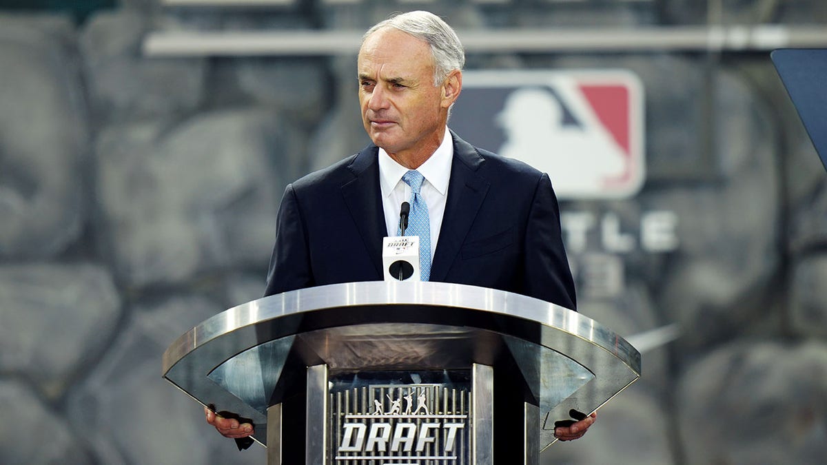 MLB Commissioner Rob Manfred Says Pete Rose Violated ‘rule One In ...