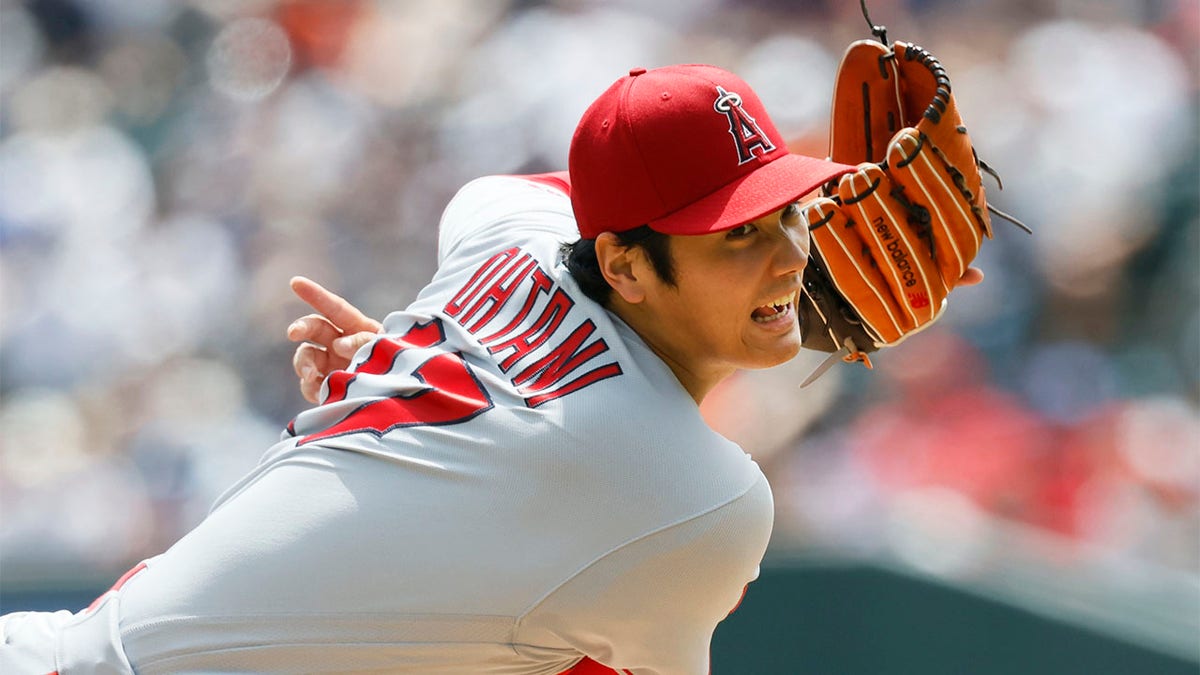 Shohei Ohtani pitches against the Tigers