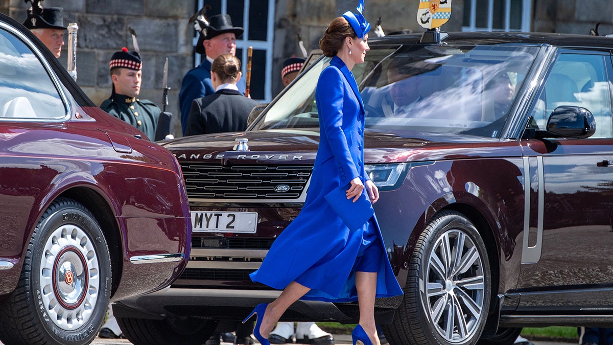 Kate Middleton wearing a blue dress leaving a car