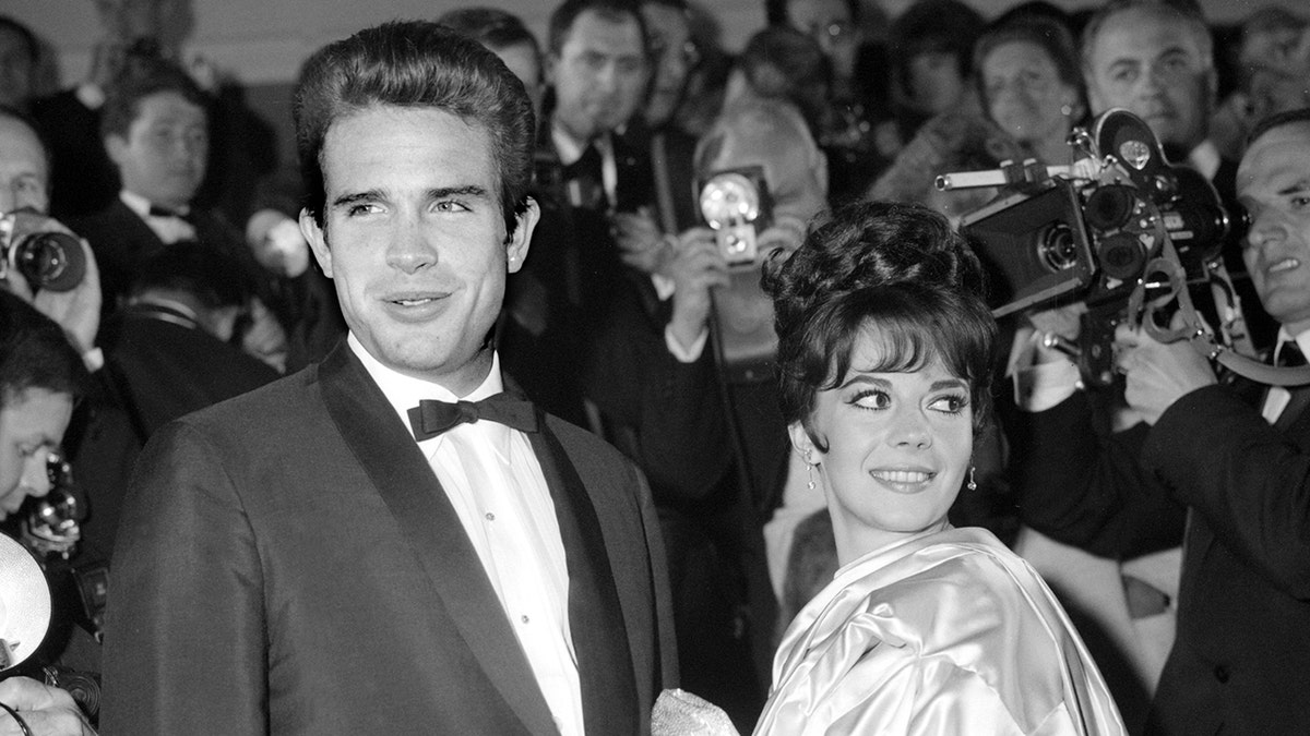 Warren Beatty and Natalie Wood pose for photographers