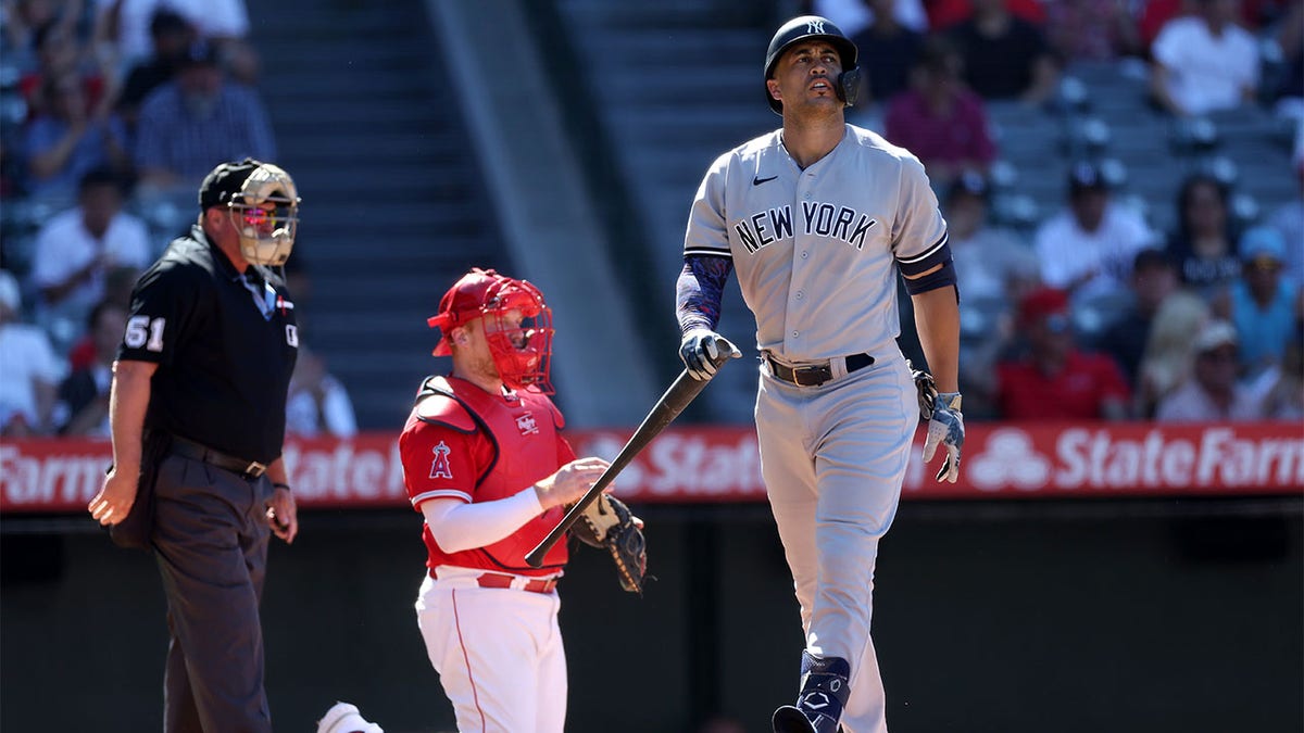 Yankees' Tommy Kahnle adds cooling fan to NY injury list with epic meltdown  in dugout