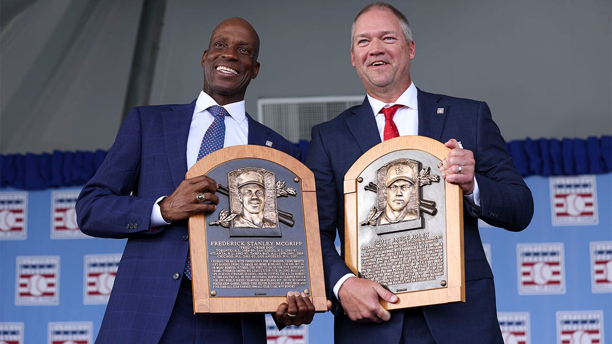 Fred McGriff and Scott Rolen pose