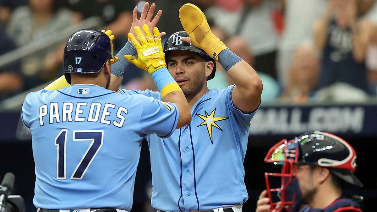 Rays snap seven-game skid, induct Boggs into team HOF