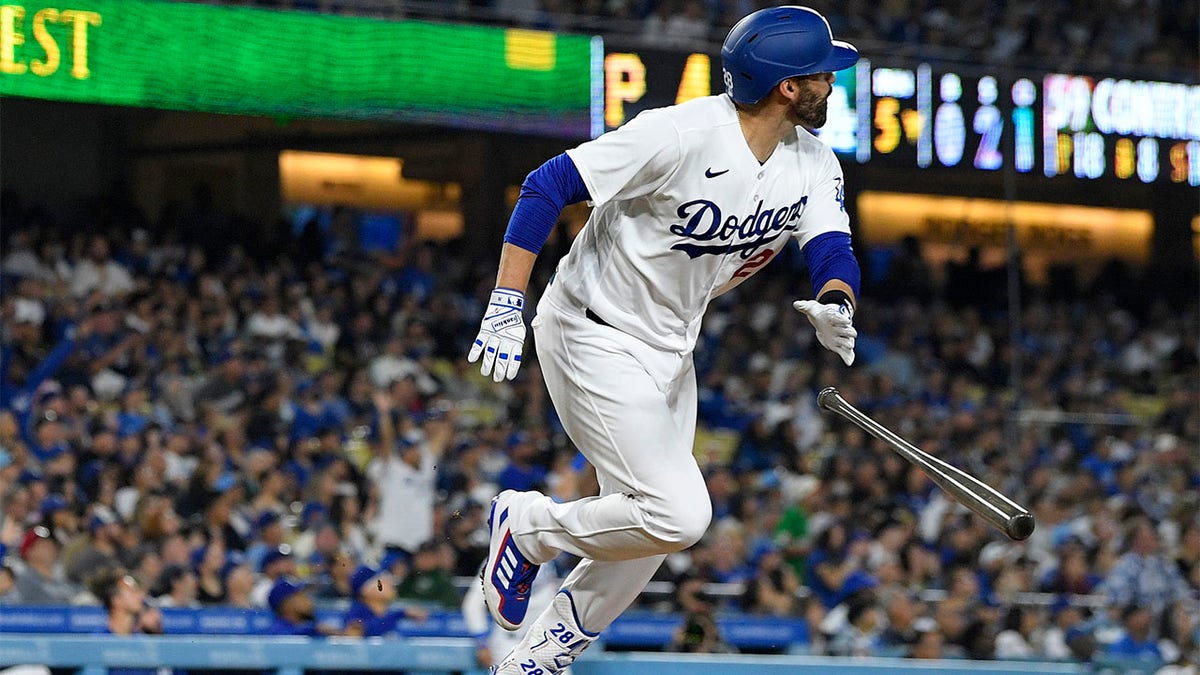 Dodgers rally to beat Pirates behind back-to-back home runs from JD Martinez,  David Peralta