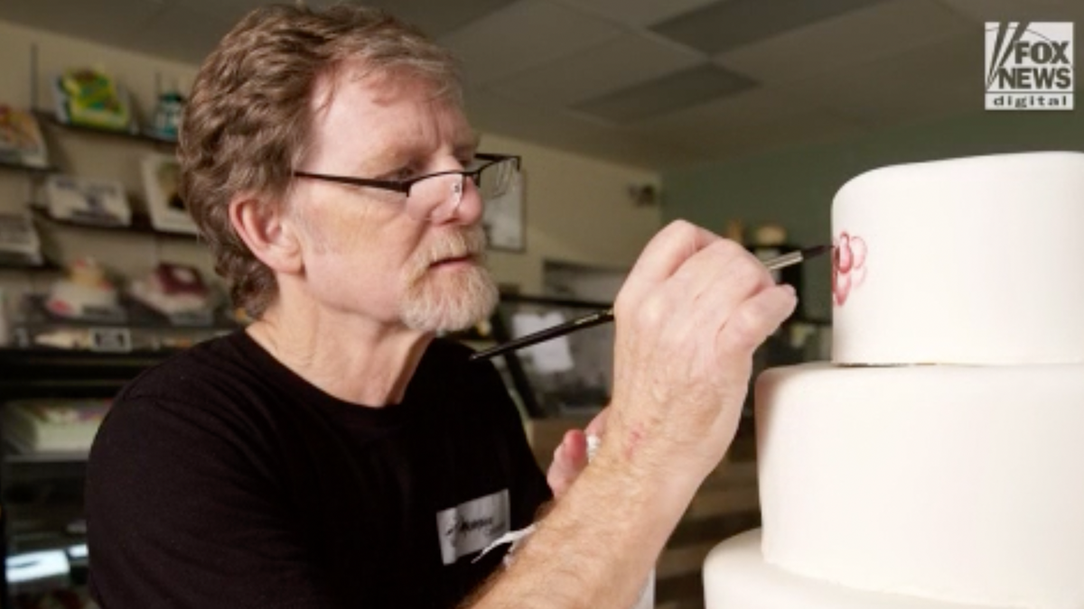 Jack Phillips decorating cake