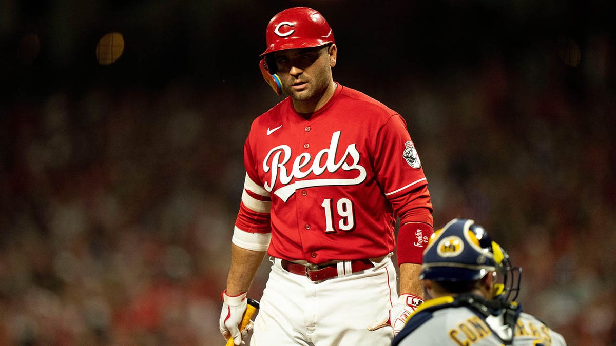 Joey Votto steps up
