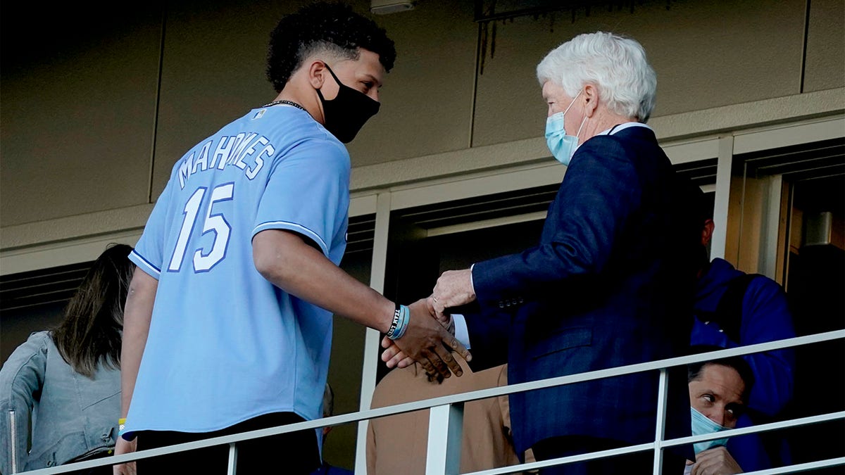 Patrick Mahomes and John Sherman shake hands