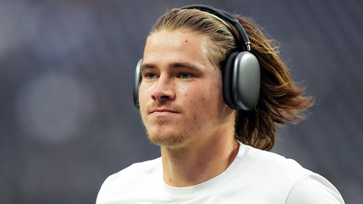 Justin Herbert, Chargers Agree To Massive Five-year Extension: Reports ...