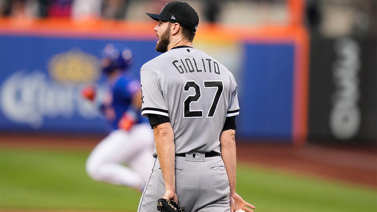 Lucas Giolito reacts