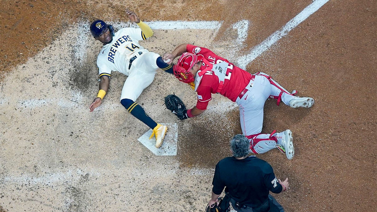 Extra Hops: Gifs of the Brewers 3-9 loss to the Reds Thursday