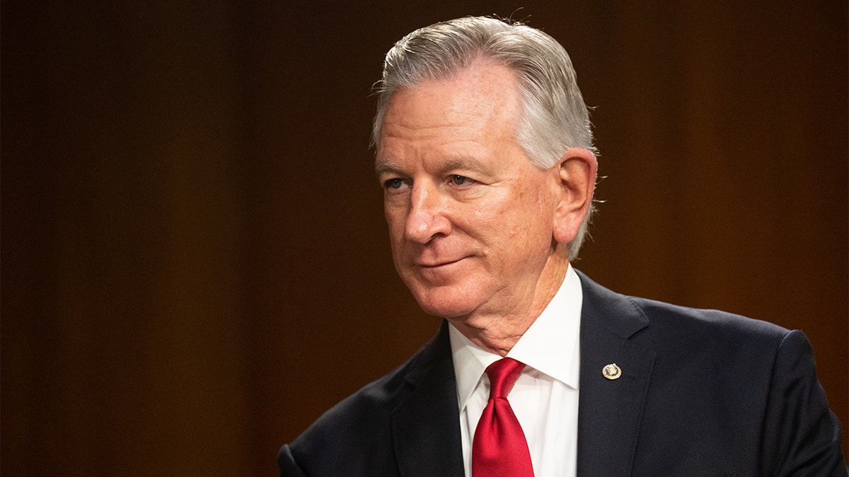 tommy tuberville red tie 