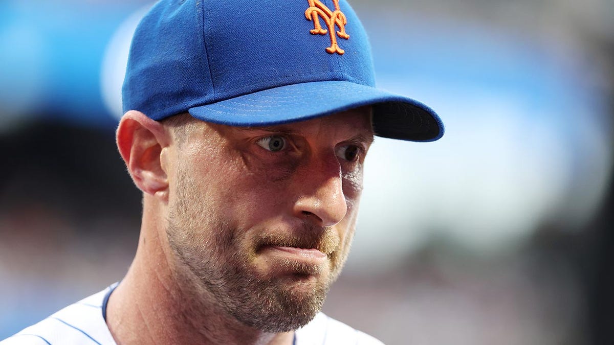 Max Scherzer leaves the game