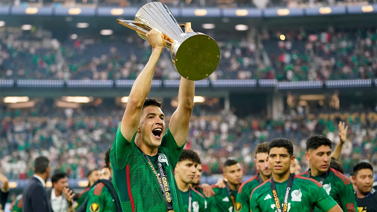 Cesar Montes lifts trophy