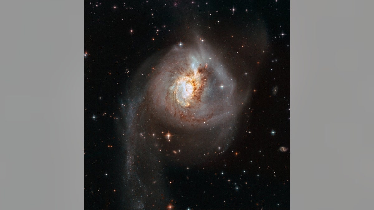 A Hubble Space Telescope image of NGC 3256