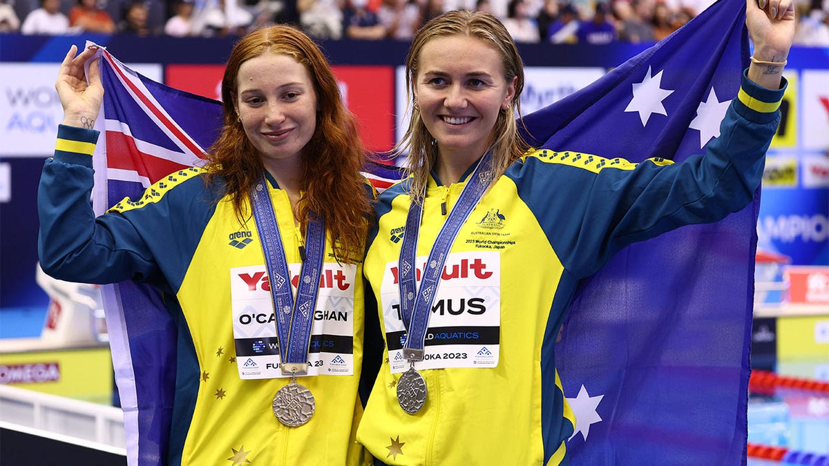 Ariarne Titmus and Mollie OCallaghan with flag