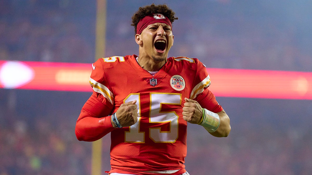 Patrick Mahomes celebrates vs Raiders