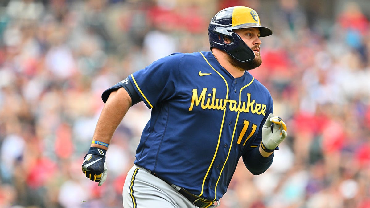 Rowdy Tellez runs