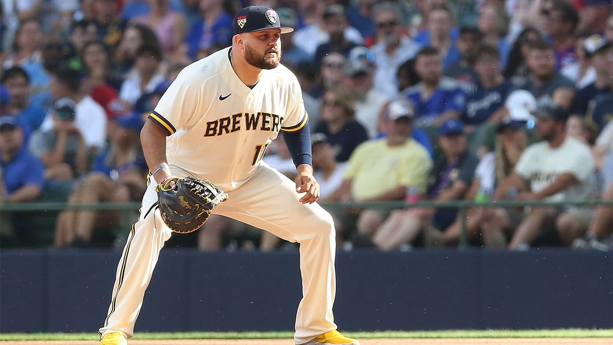 Brewers' Rowdy Tellez has surgery after hurting finger in accident, out  four more weeks