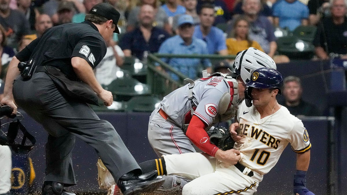 Brewers edge Reds in NL Central showdown with Christian