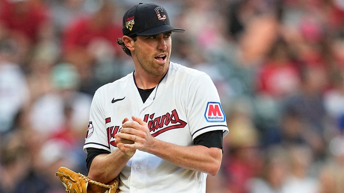 Shane Bieber rubs up new ball