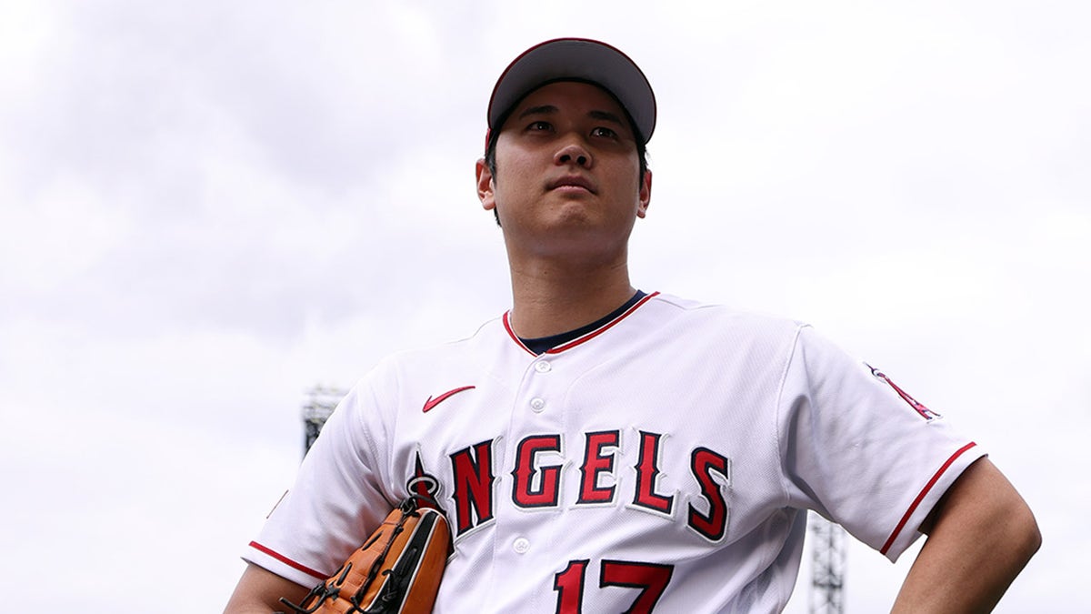 Shohei Ohtani, Japan's Two-Way Star, Aims to Take M.L.B. Back to Its Future  - The New York Times