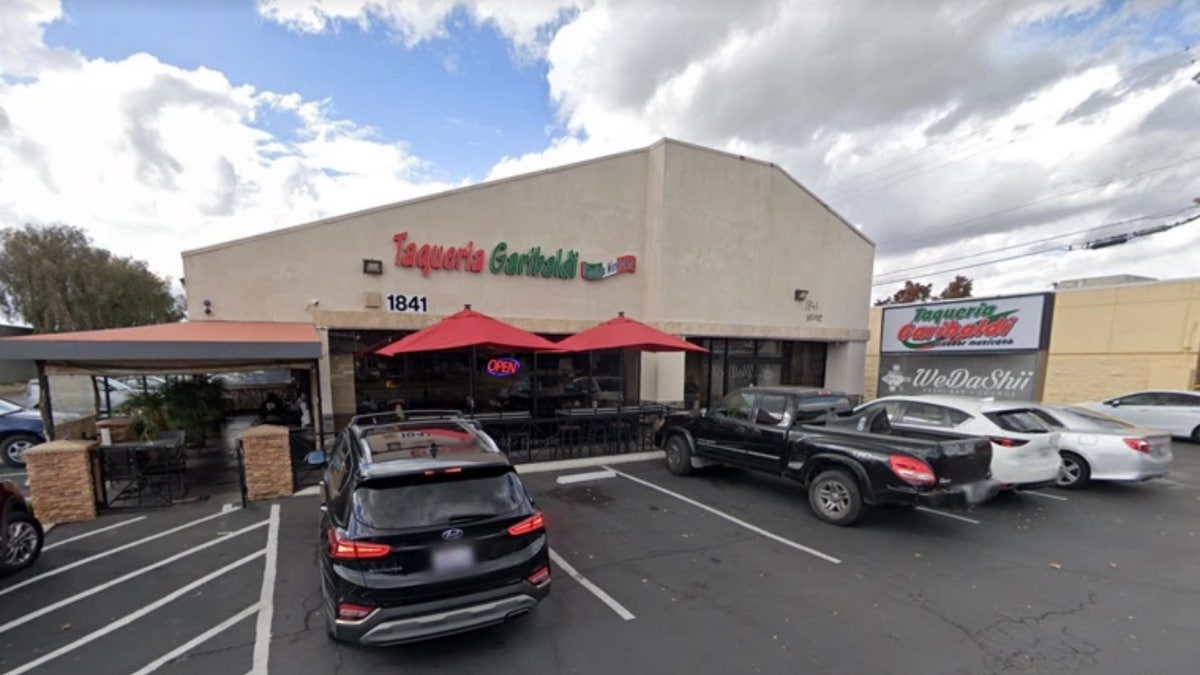 Street view of the Taqueria Garibaldi Mexican restaurant in Sacramento