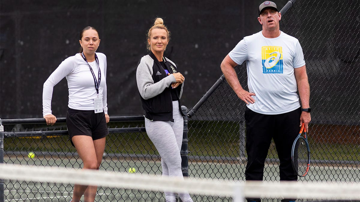 Yuliya Shupenia, Iris Harris, and Chris Tontz watch players