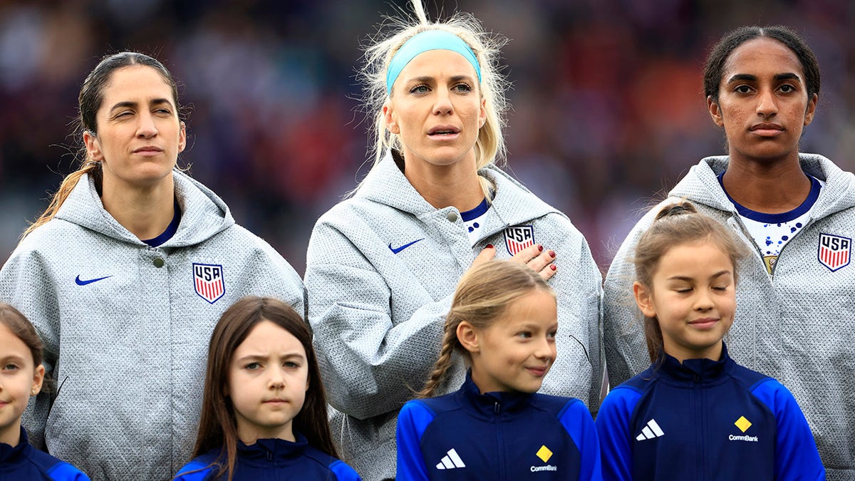 Majority Of Uswnt Remains Silent As National Anthem Plays Prior To Womens World Cup Opener 