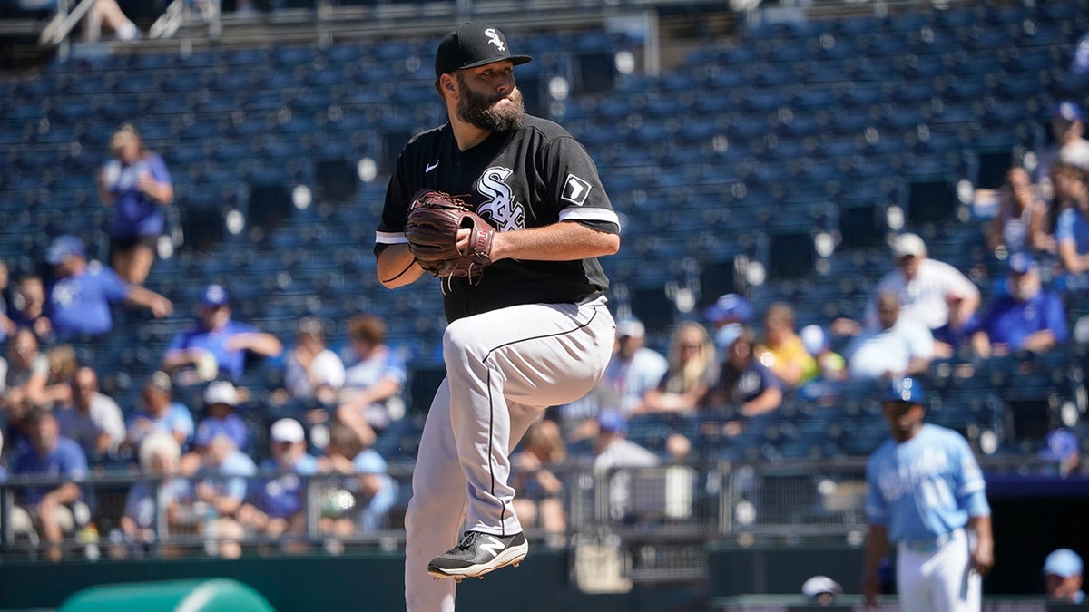 Dodgers acquire Lance Lynn, Joe Kelly before MLB trade deadline