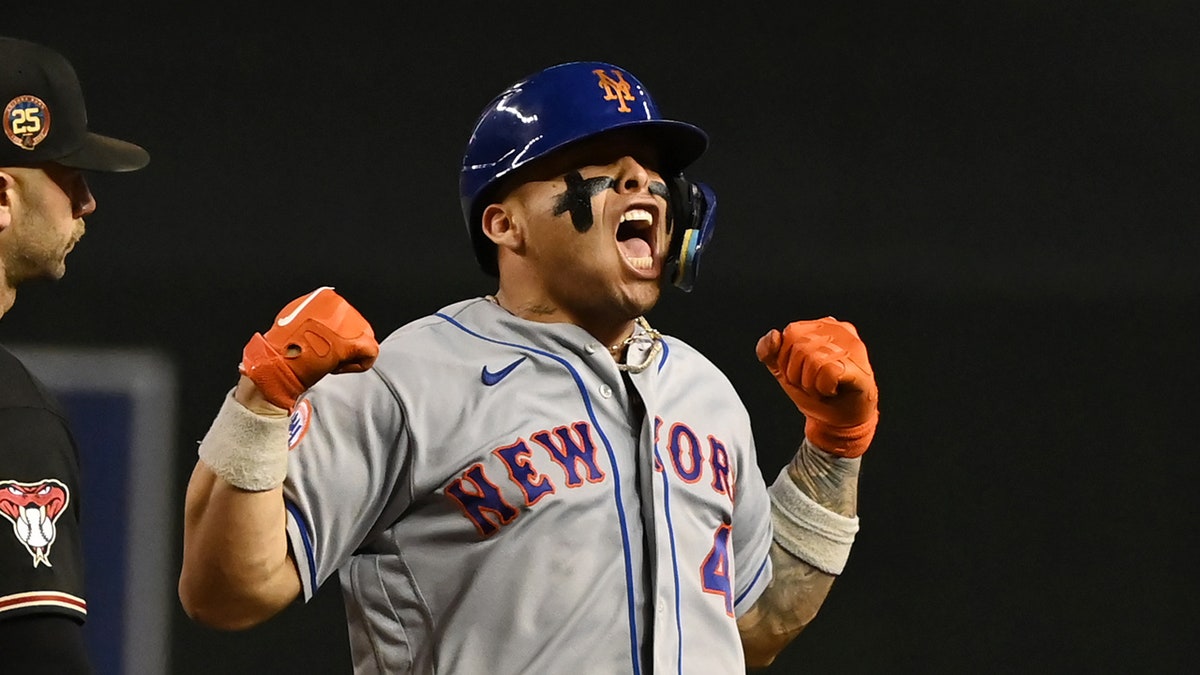 Francisco Alvarez celebrates home run