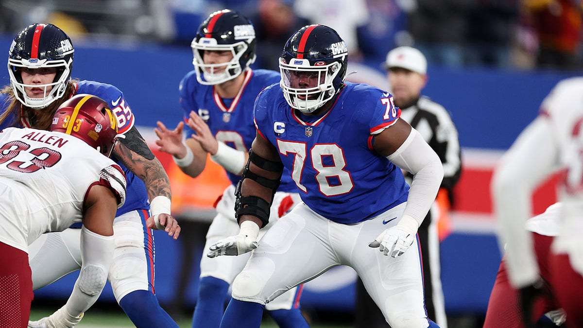 Giants Sign Offensive Lineman Andrew Thomas To Record-setting Contract ...