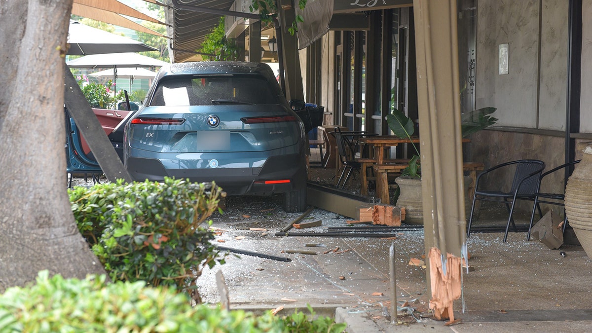 Rosanna Arquette's vehicle comes to a stop outside of Mexican restaurant in Malibu