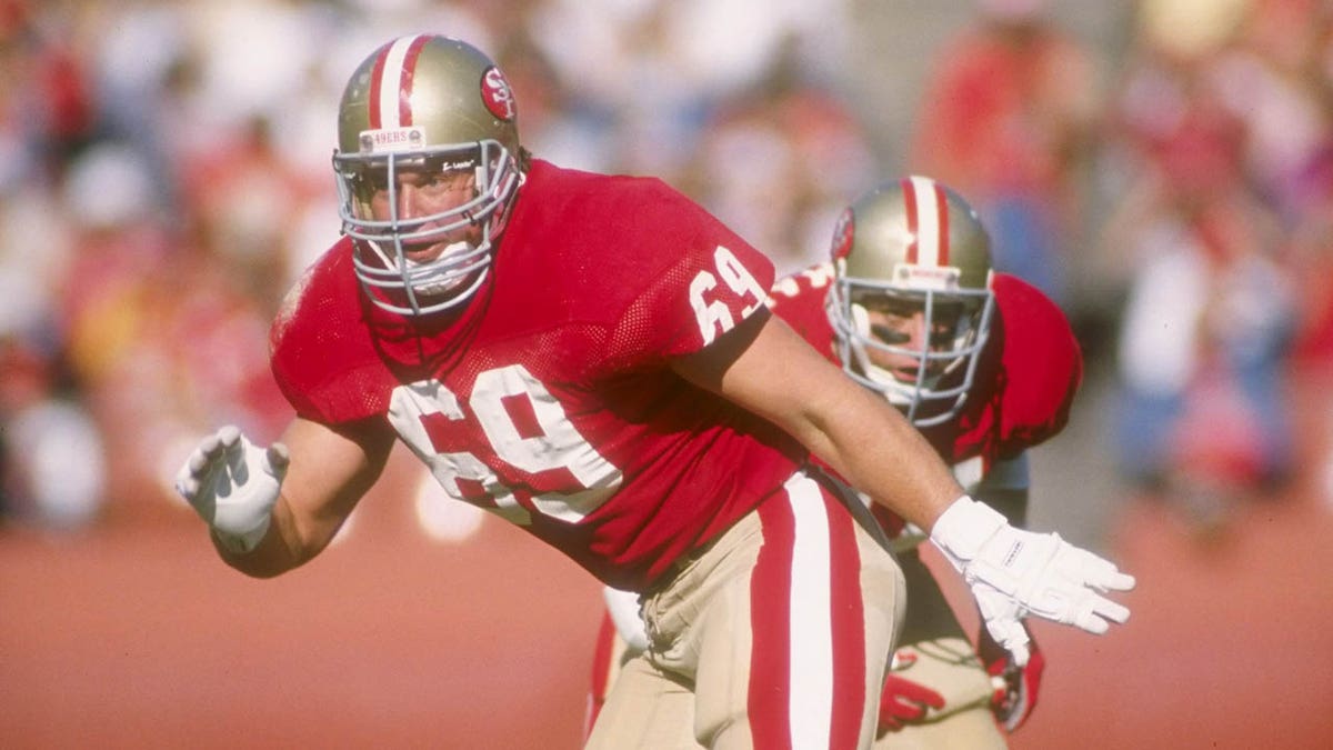 Bruce Collie plays during a game against the Falcons in 1989