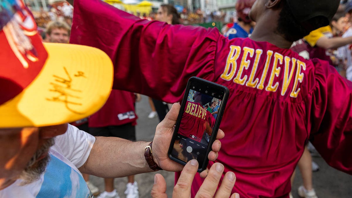 New owner buys beer for fans at Washington Commanders sale watch parties –  NBC4 Washington