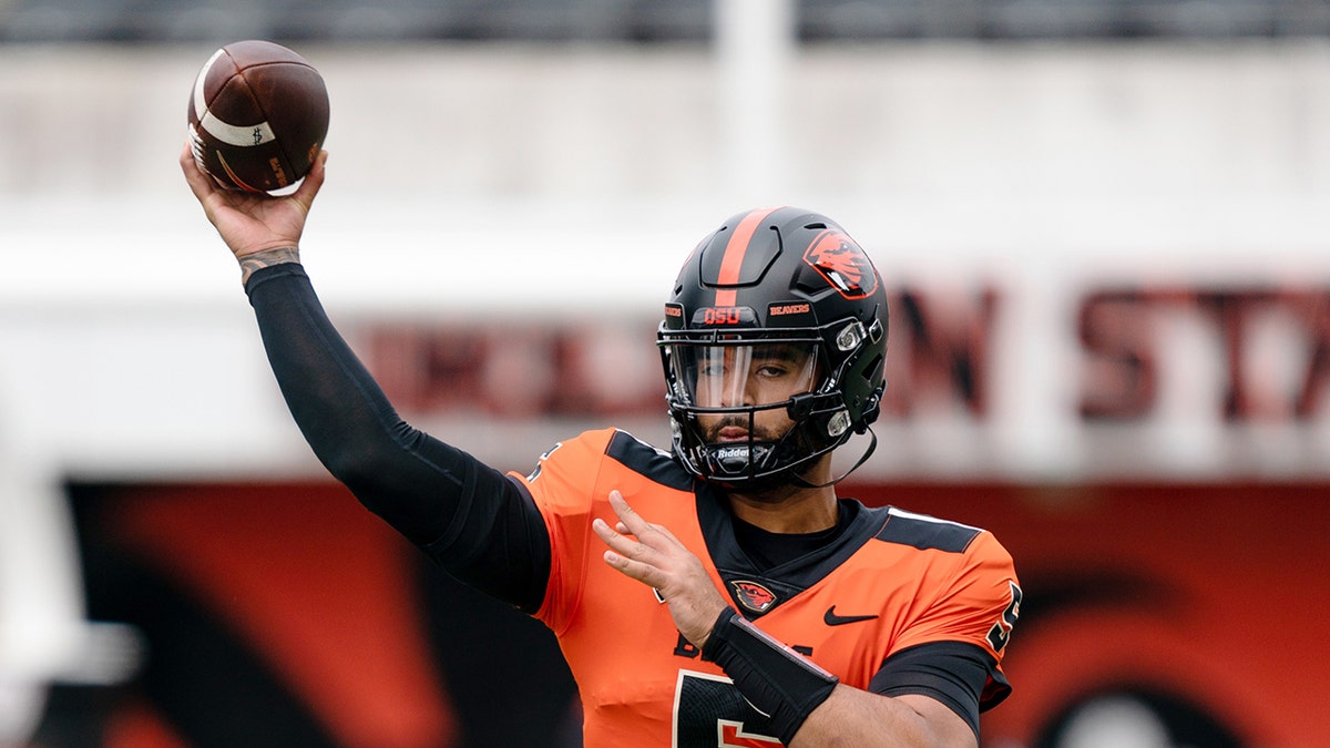 DJ Uiagalelei throwing