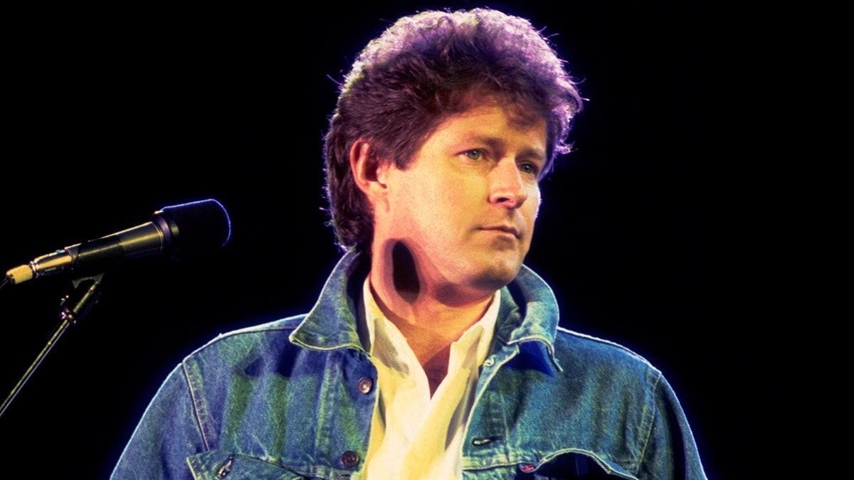 Don Henley performing at Veteran's Stadium in 1985