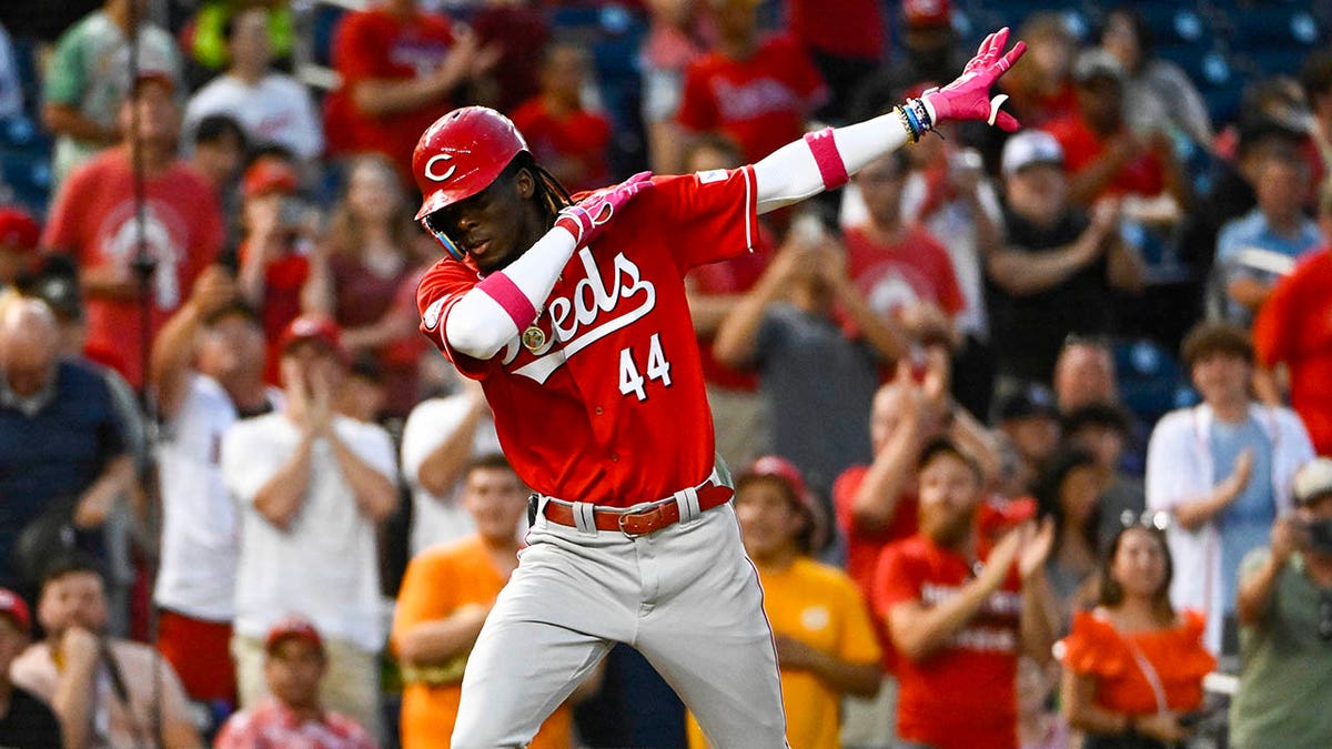 Elly De La Cruz celebrates homer