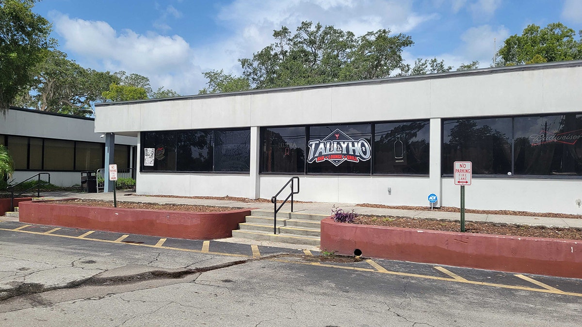 Tally Ho Bar Lounge and Grill