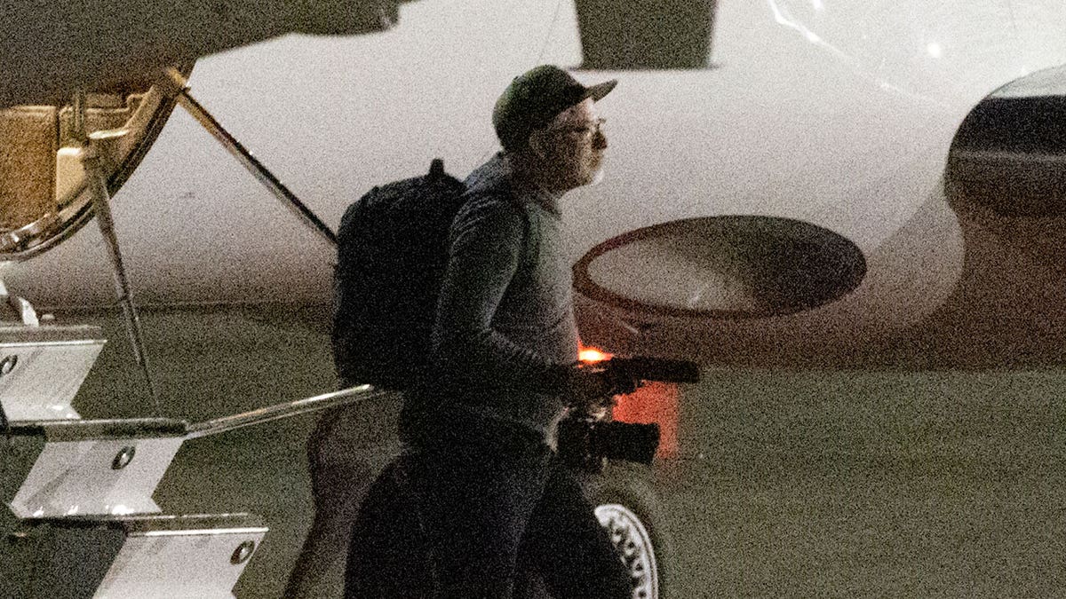 Hunter Biden whisked away in two-SUV motorcade after landing at Los Angeles airport