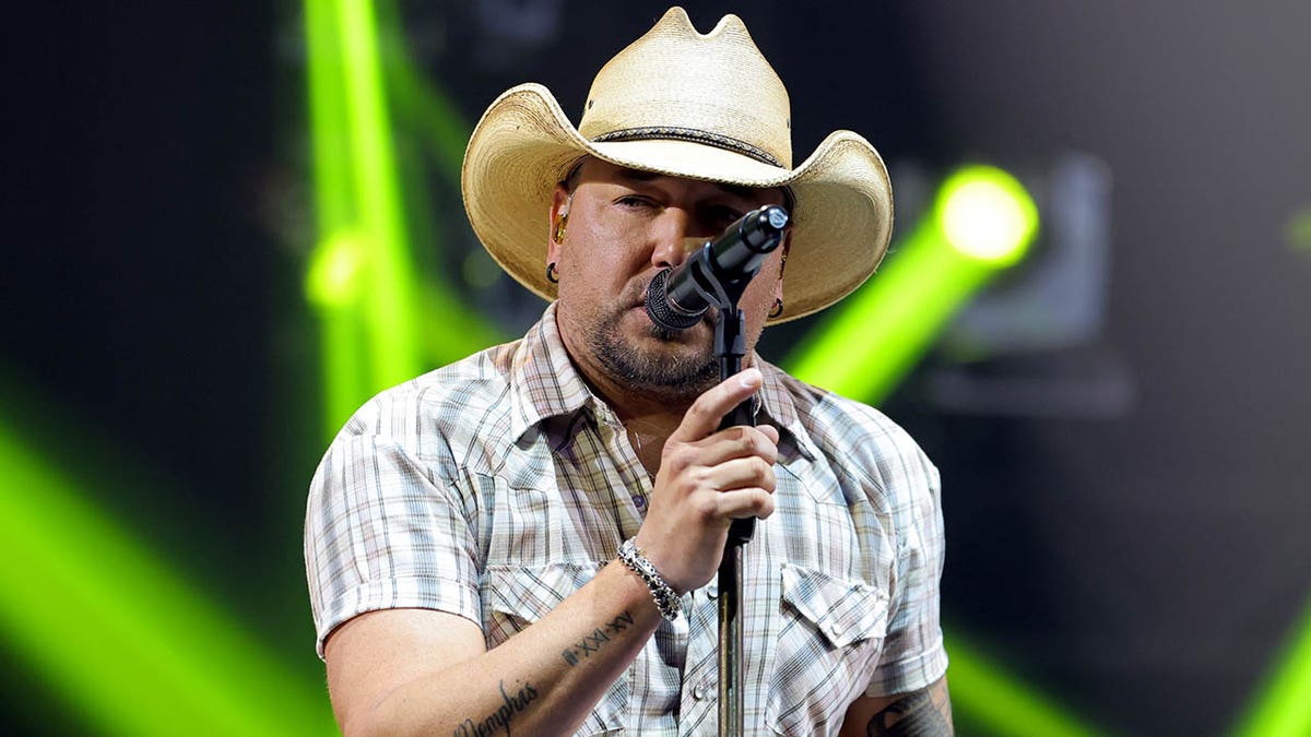 jason aldean singing into a microphone 