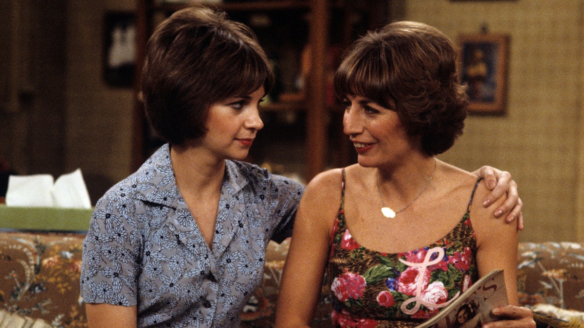 Penny Marshall and Cindy Williams filming "Laverne & Shirley"