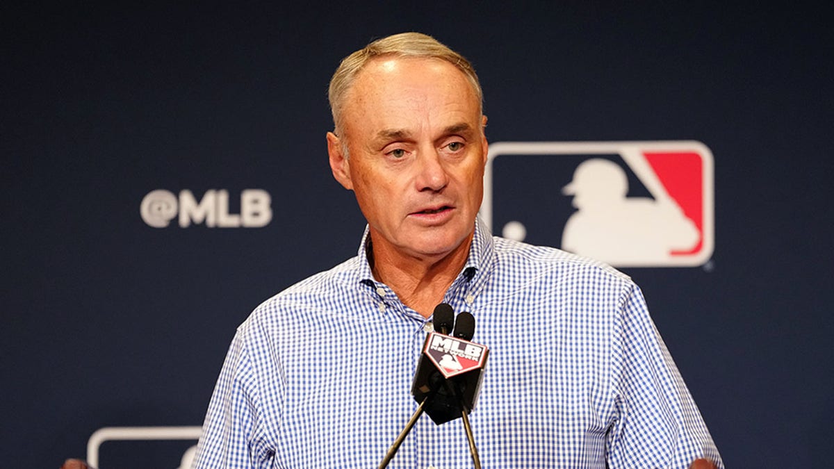 MLB Commissioner Rob Manfred Announces His Tenure Will End After ...