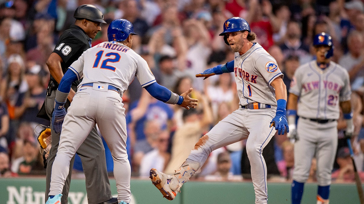 Jeff McNeil Gets Heckled About His Lack of Power, Immediately Goes Yard -  FanBuzz