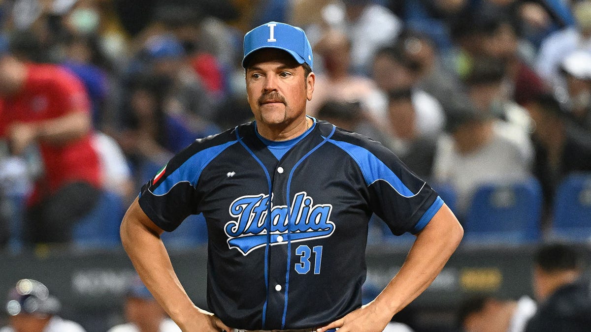 Mike Piazza before WBC game