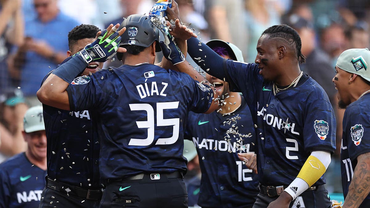 NL celebrates home run